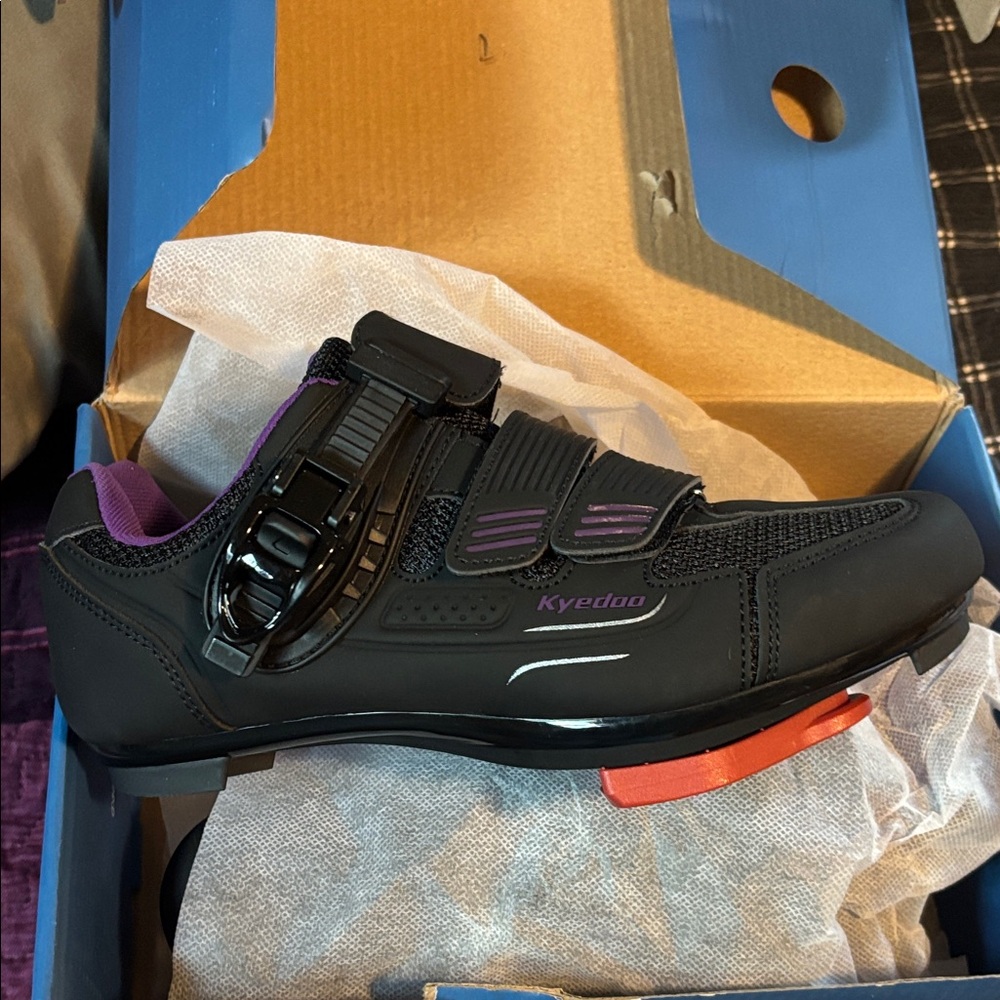 Kyedoo Cycling Shoes Women's Black and Purple Size 6.5 NIB